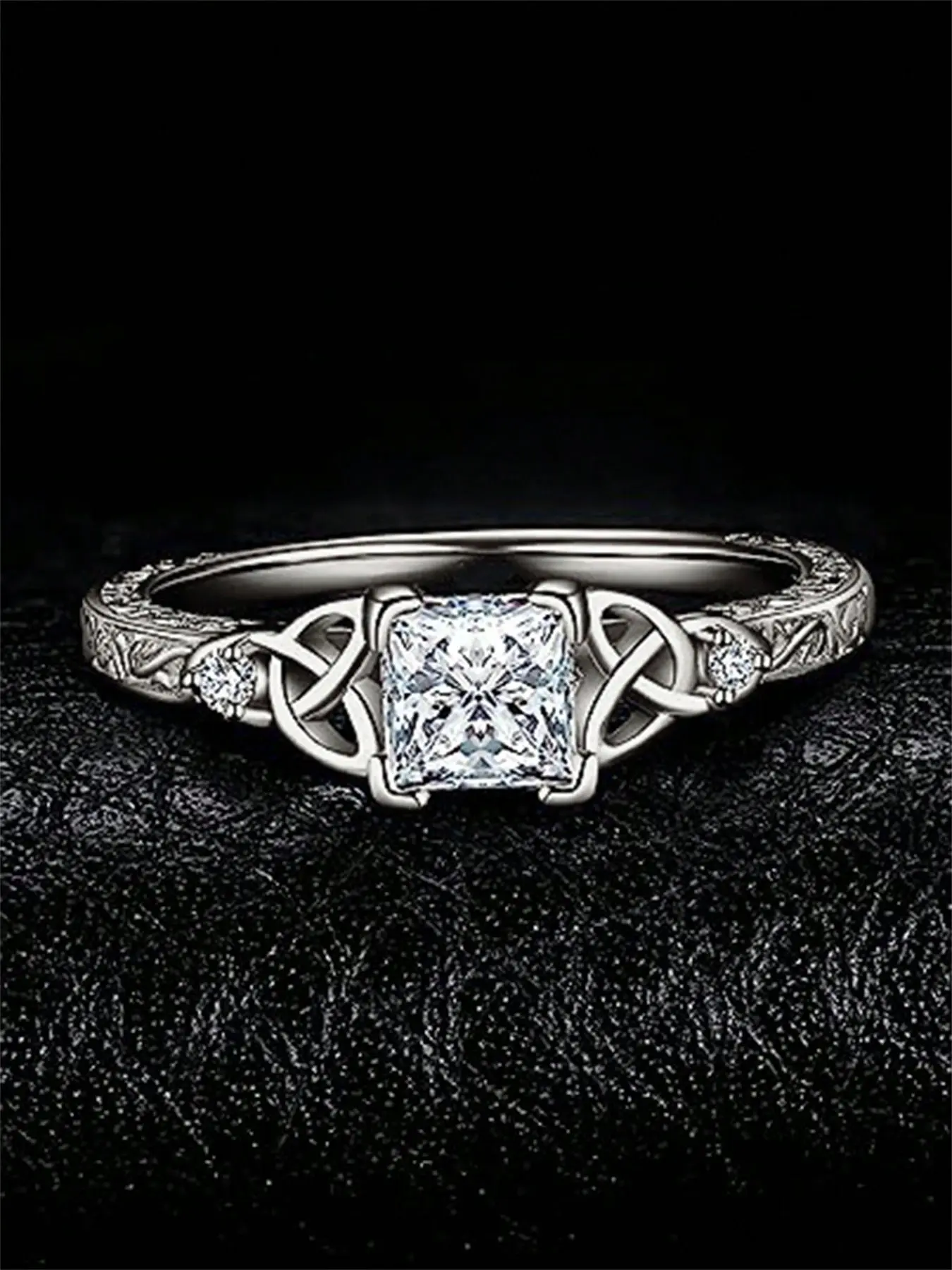 1 PC Elegant Cubic Zirconia Ring Sparkling Zircon Inlay Synthetic Zircon Rings For Women For Wedding Engagement Party Jewelry Valentine's Day Gift