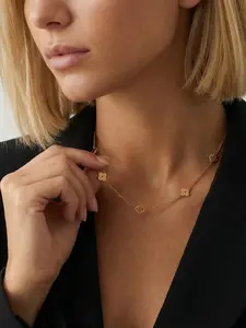 Elegant 18k Hollow Four-Leaf Clover Titanium Steel Choker Necklace, Fashionable Versatile Gift, Perfect for Vacation and Daily Wear