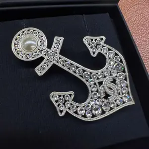 Pre-owned Chanel Silver Tone Crystal and Faux Pearl Nautical Anchor CC Logo Brooch Pin JLP020517