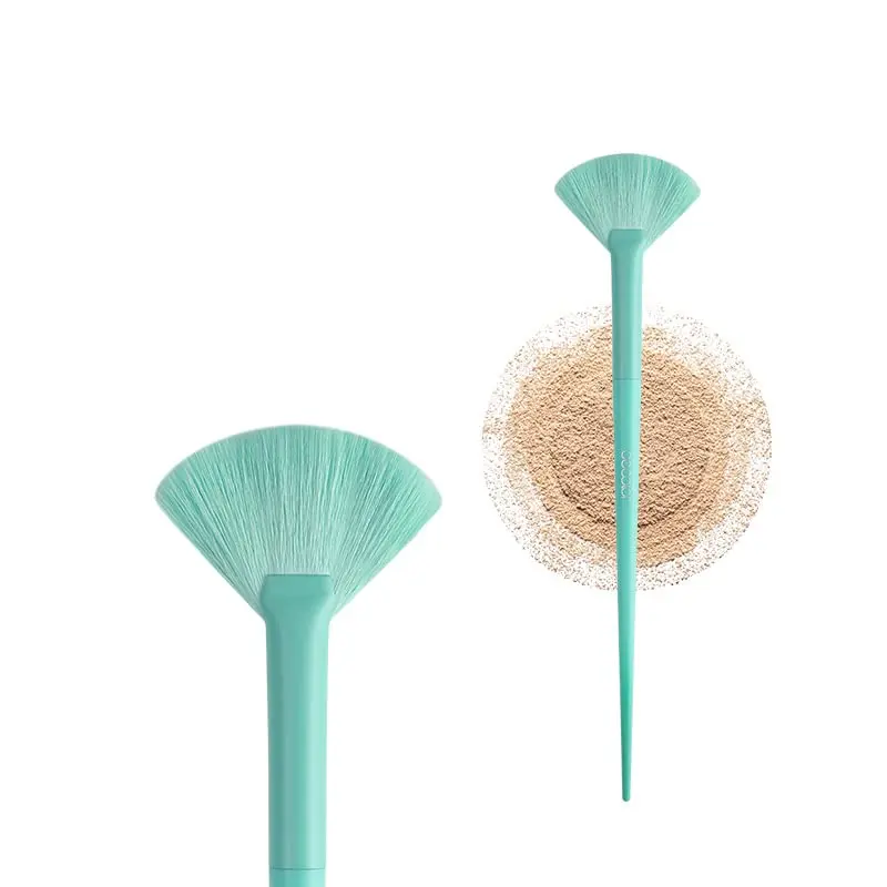 Fan Brush Professional Blush Brush Soft Vegan Synthetic Makeup Brush for Face Highlighting, Buffing and Blending with Powder Cream Cosmetics Blusher Highlighter Applicator Brush
