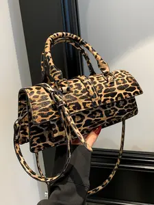 Retro style simple fashion leopard print single shoulder crossbody bag, with metal buckle decoration, personalized Boston bag style  , casual daily commuting shoulder bag, for shopping and dating, etc. Handbag Shoulder Bag