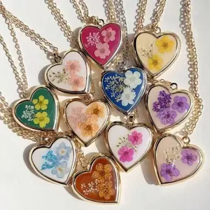 Vintage Resin Dried Flower Locket Necklace - Floral Engraved Heart Pendant, Personalizable Photo Holder, Romantic Keepsake Jewelry for Valentine's Day, Birthday whimsical accessories shrimp earrings