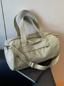 Women's large capacity fitness bag, gym bag, sports style, can be carried on one shoulder, casual commuter bag, light and practical, yoga bag, suitable for short trips, business trips, sports and fitness