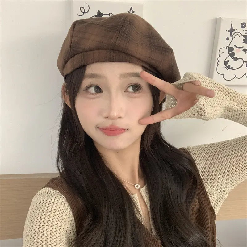 Retro Houndstooth Octagonal Cap for Women, Casual Street Style Beret with a Face-Slimming Fit for Autumn Winter, Geometric, Plaid Fabric, Female