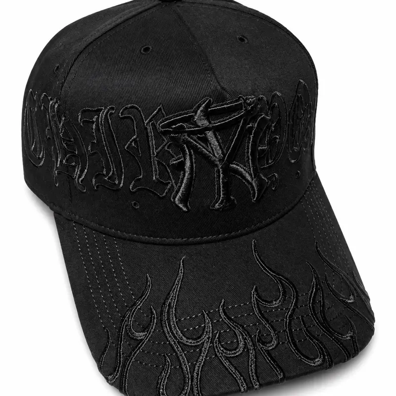 Gorra NY total black por 32 hats premium edition con bordados 3d de Alta calidad.