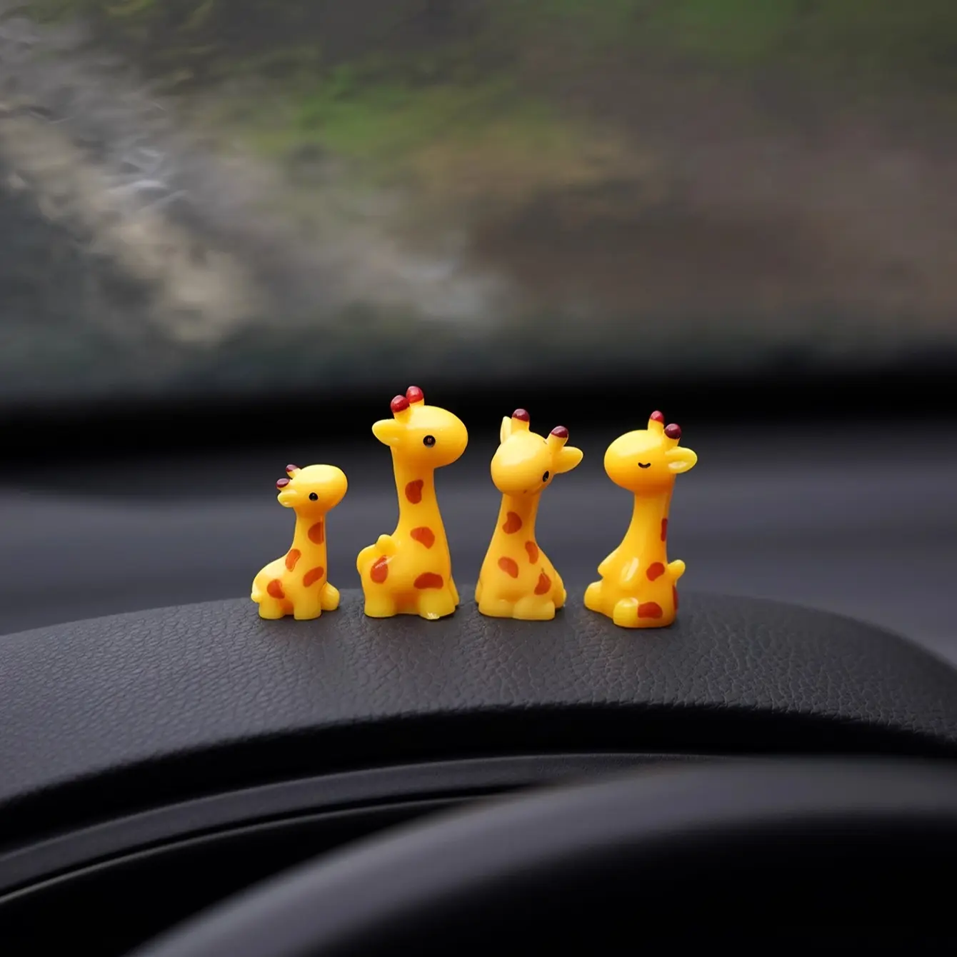 Mini Giraffe Car Decorations Set of 4, Cute Dashboard Ornament, Window Sill Decoration, Small Car Accessories, Adorable Vehicle Interior, Car Interior Accessory, Car Interior Ornaments, Car Trinkets