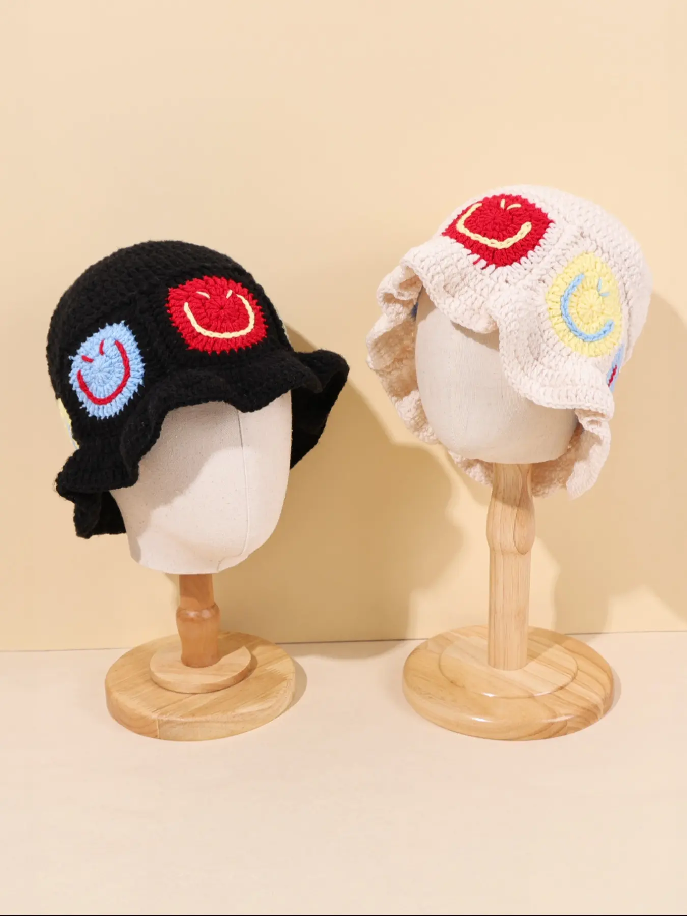Handmade Crochet Hollow 3D Smiling Face Knitted Cap, Fitted Design for All Seasons, Casual Style Knitted Bucket Hat for Daily Wear