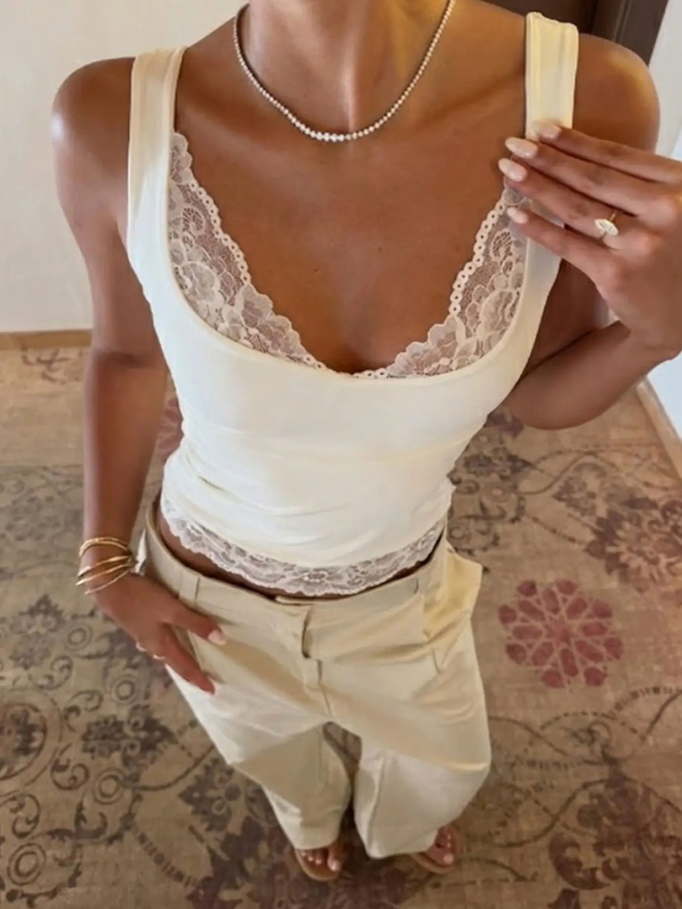 Women's Lace Patchwork V-Neck Silk Slip Tank Top Camisole, Sexy Slim Fit Fitted Underwear Layering, Elegant Casual Basic Sleeveless Blouse for Summer Parties, Sleeveless Cami Tops