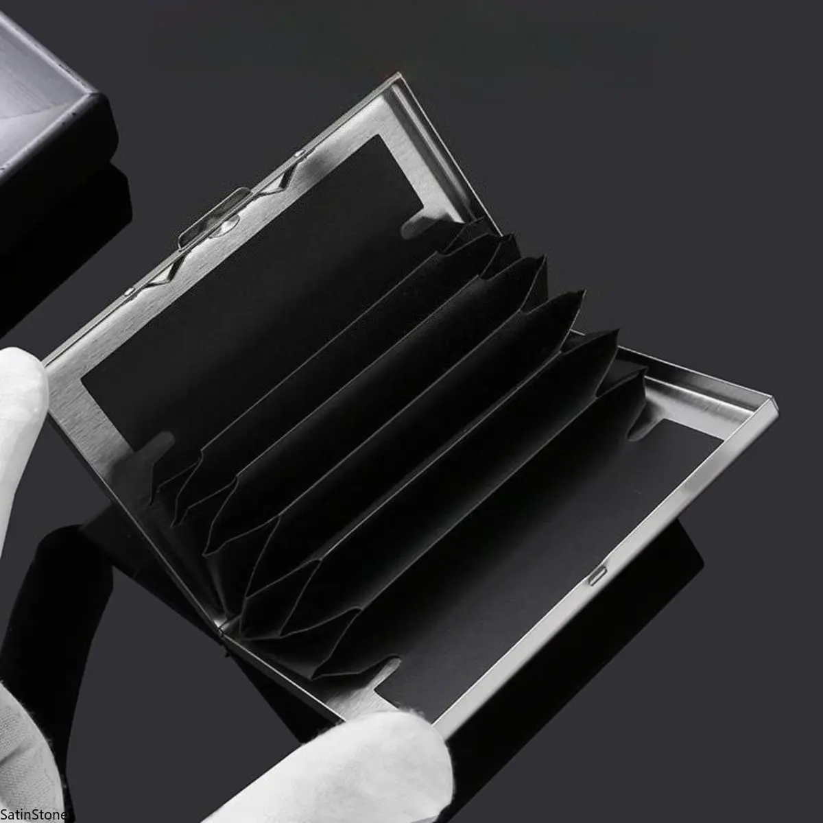 2026 new anti-theft portable metal card bag men's high-end multi-functional anti-magnetic stainless steel card bag card box bank card bag