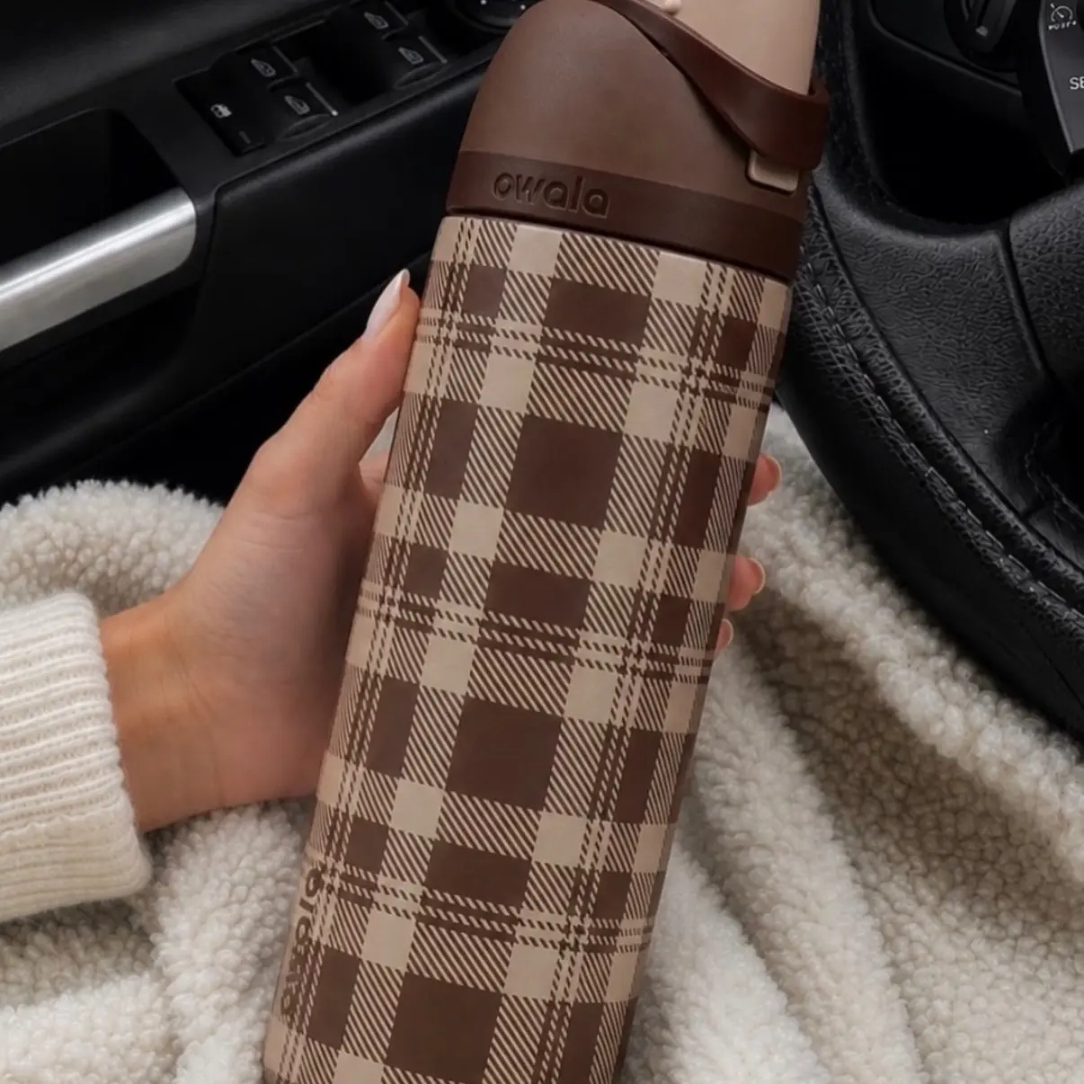 Owala FreeSip Plaid and Simple – Brown Checkered Insulated Water Bottle with Straw, Cozy Fall Style for Work Travel & Daily Hydration