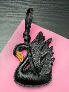 Elegant Swan Keychain, Fashion Animal Couple Car Key Ring, Bag Hanging Decoration, Car Interior Ornament, Suitable for Various Occasions