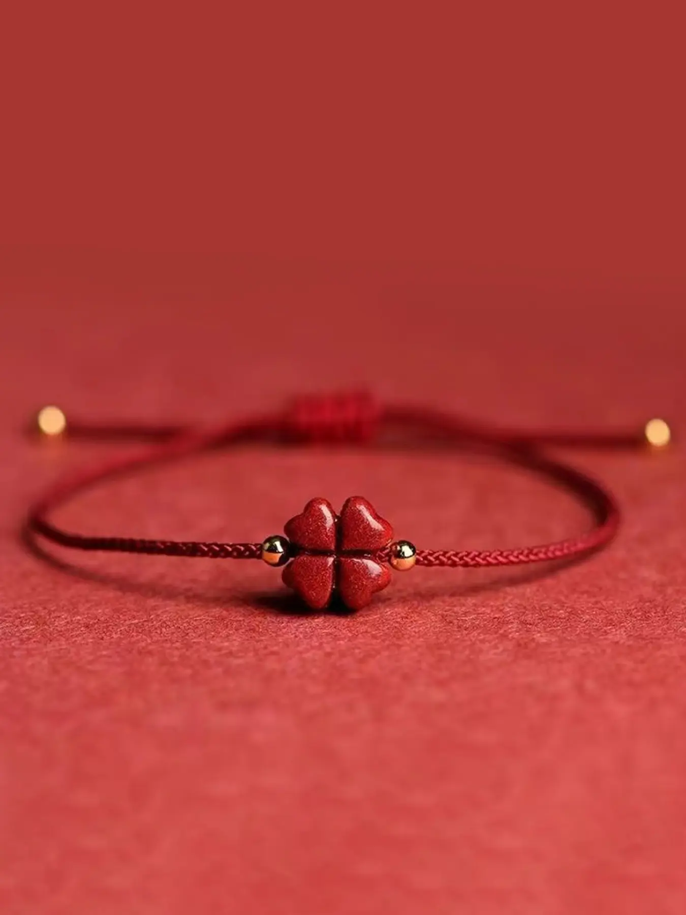 The four leaf clover rope bracelet is hand woven with lucky grass