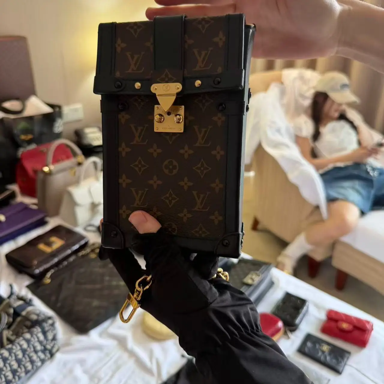 Pre-owned Louis Vuitton bz LV Pochette Trunk Verticale