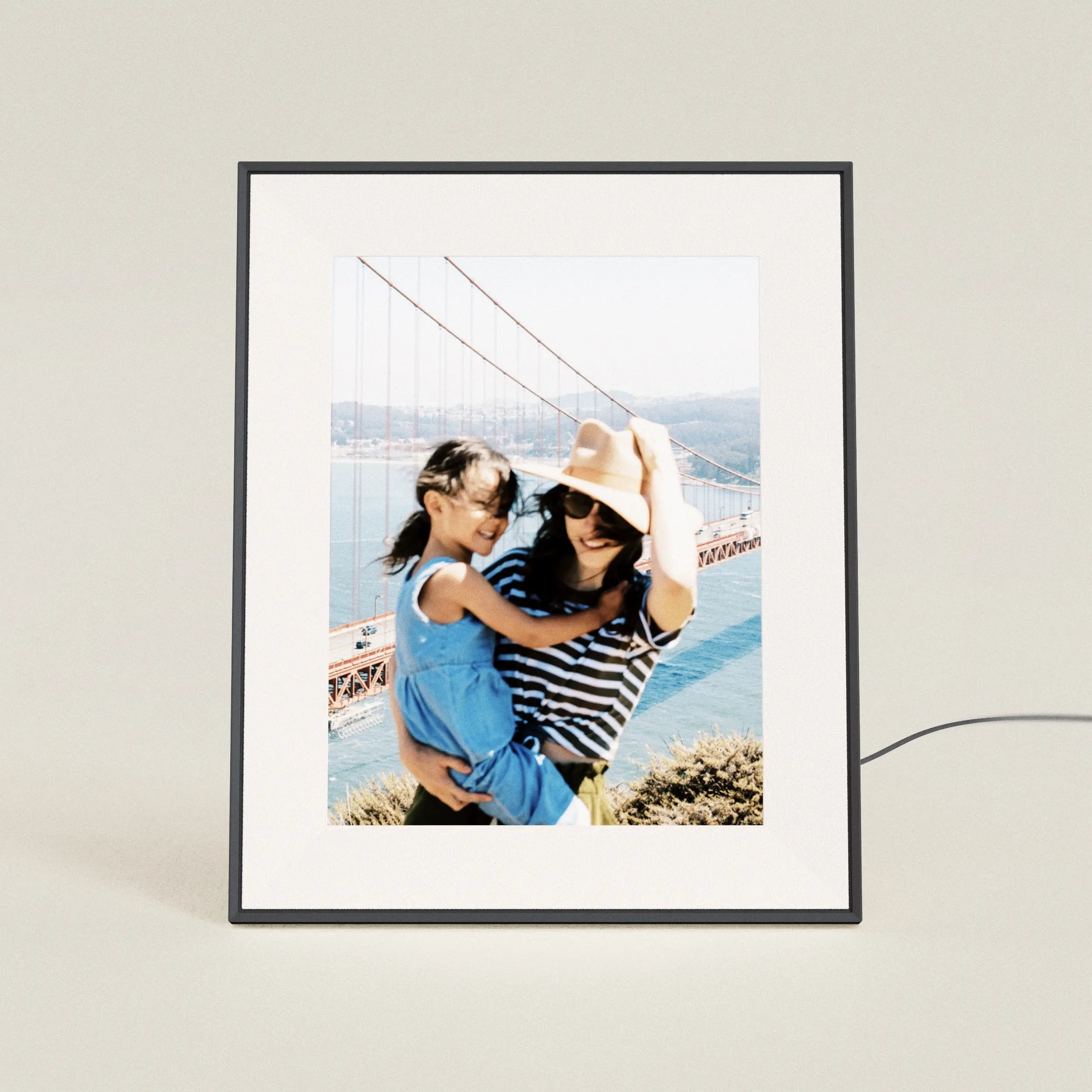 Aspen 12" | Aura's Most Versatile HD Digital Picture Frame | Black with Mat