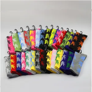 Men's socks Spring And Summer Men's Mid-tube Maple Leaf Sports And Leisure European And American Retro High-top Street Socks