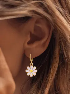 New Fashion Daisy Flower Earrings for Women, Casual Pendant Drop Earrings, Short Style, Wind, All Seasons Jewelry