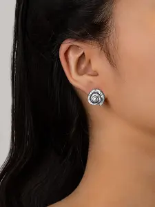 Vintage Weathered Silver Conch Earrings, Unique Ocean Style Snail Design, Simple Versatile Commuter Jewelry, Fashionable Accessory