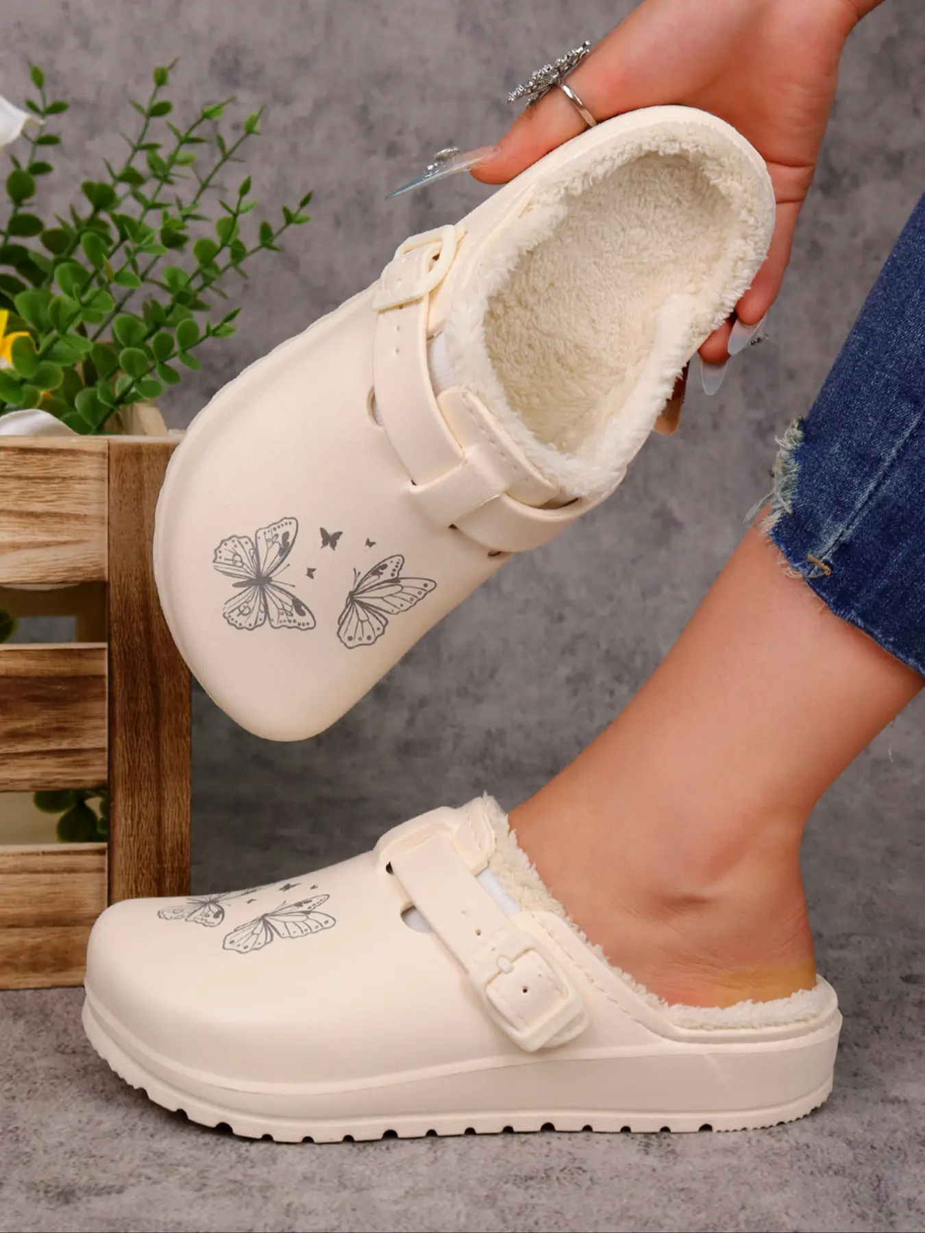 Women's Lightweight Eva Non-Slip Shoes, Adjustable Buckle Fashionable Slippers, Butterfly Pattern, Warm Faux Fur Lining, Durable Winter Shoes, Indoor Home Slippers, House Slipper