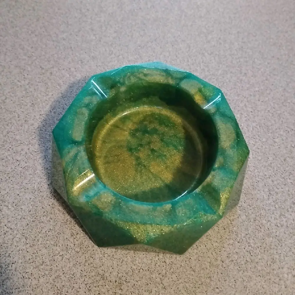 Handcrafted Resin Decorative Crystal Shaped Ashtrays