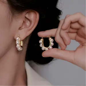 Simple and elegant, fashionable and light luxury, versatile for everyday wear, DDES0369 personalized faux pearl exquisite hoop earrings, 14K gold-plated