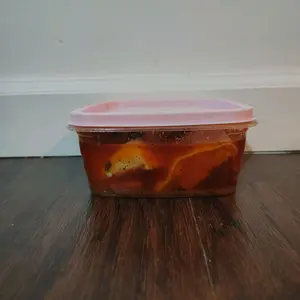 VYAND SALE HAITI - Clear Plastic Food Storage Container with Red Lid for Easy Organization and Airtight Seal