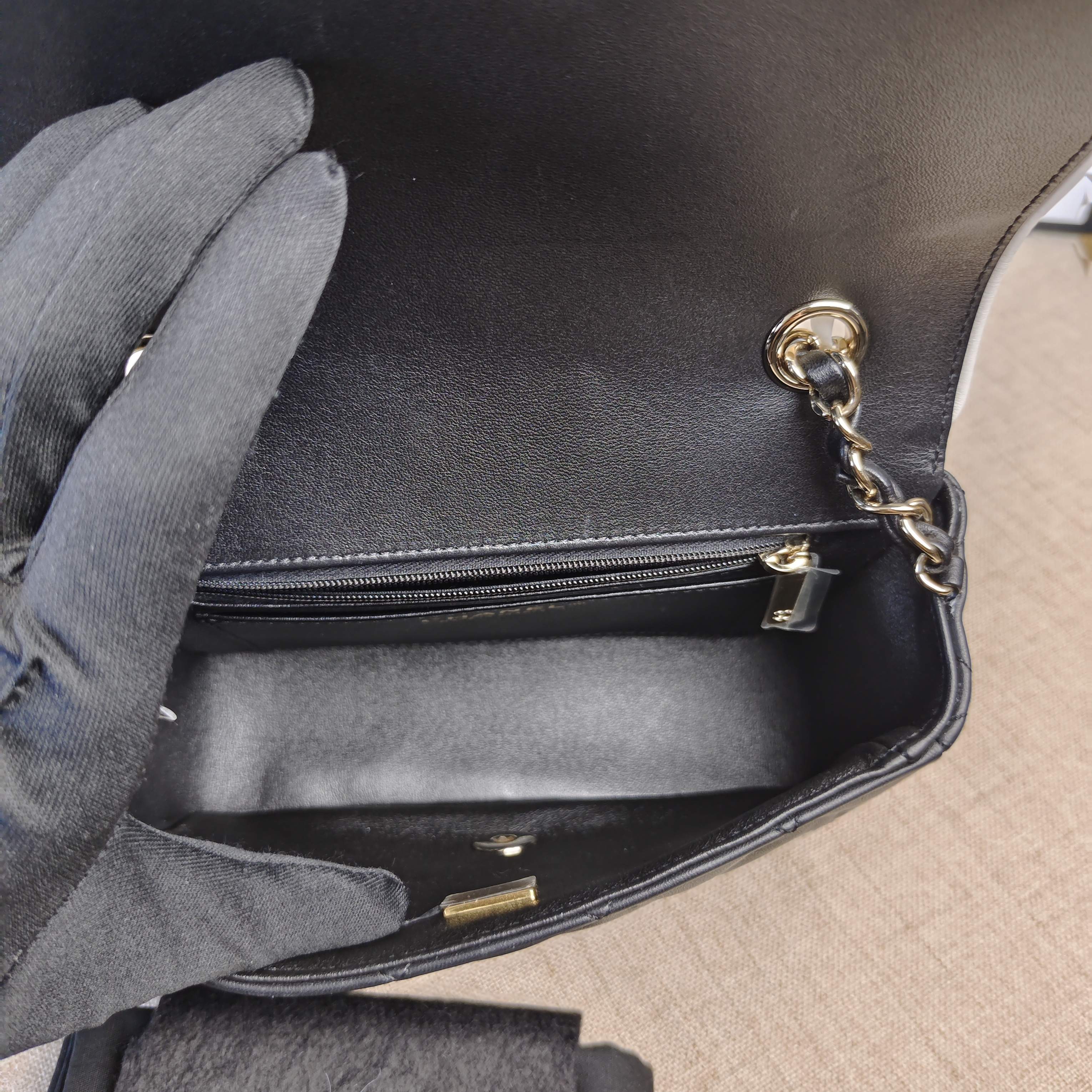 Pre-owned CHANEL Black White Trim Classic Flap