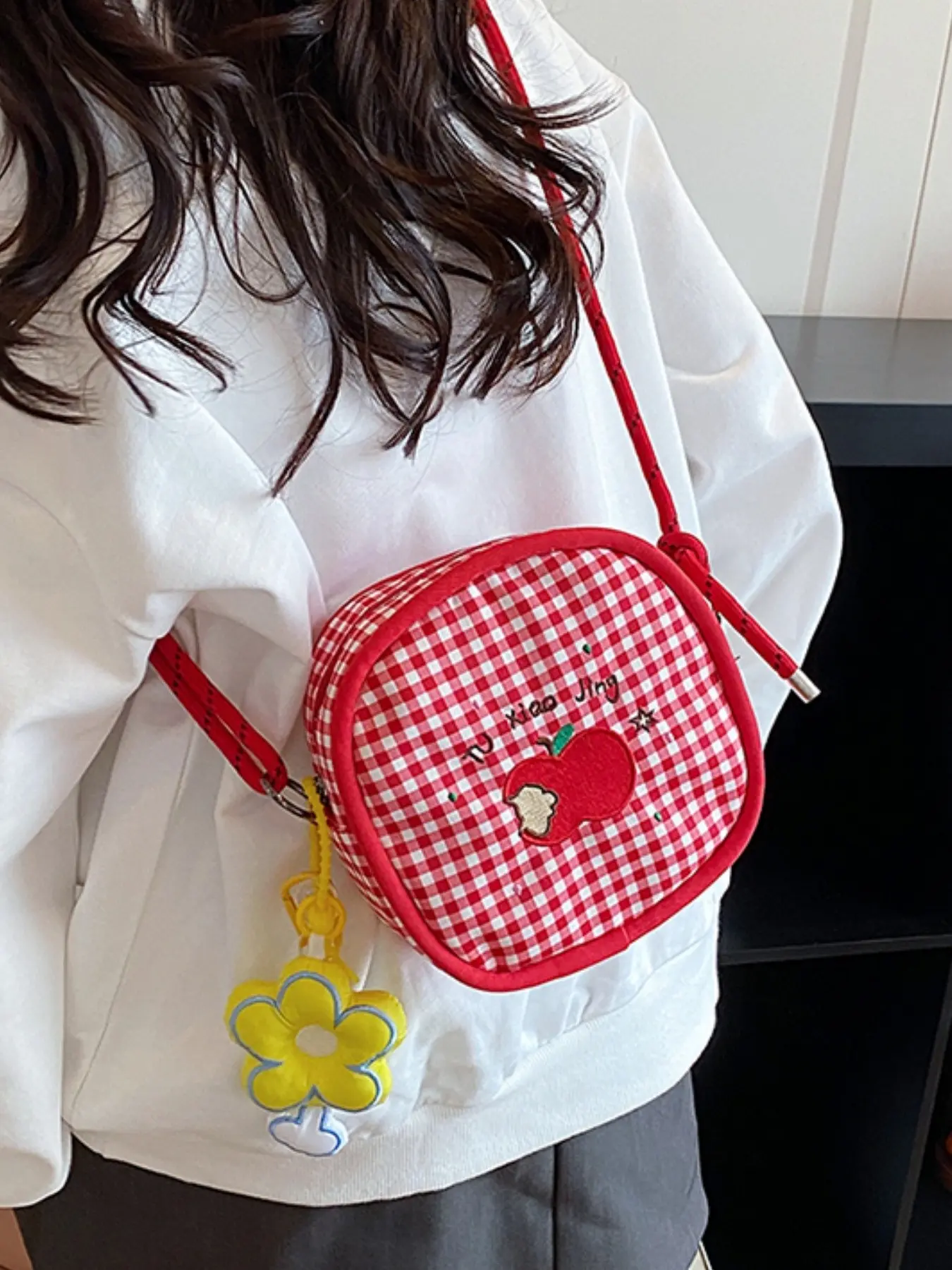 2026 New Cute Apple Embroidery Plaid Crossbody Bag, Women's Canvas Small Square Bag, Student Versatile Shoulder Bag, Style Sweet Girl Mini Bag, Stylish Square Bag