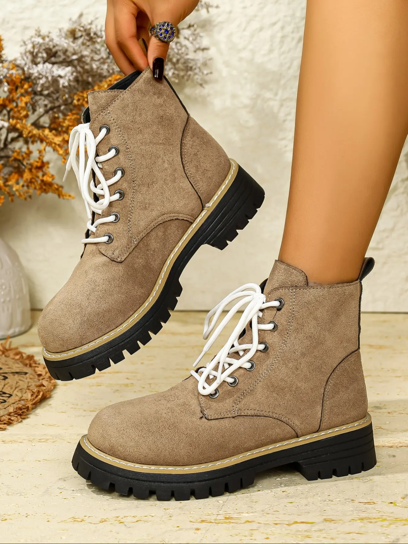 Women's Classic Vintage Lace-Up Short Boots, Fall Winter Fashion Versatile College Style Student Boots