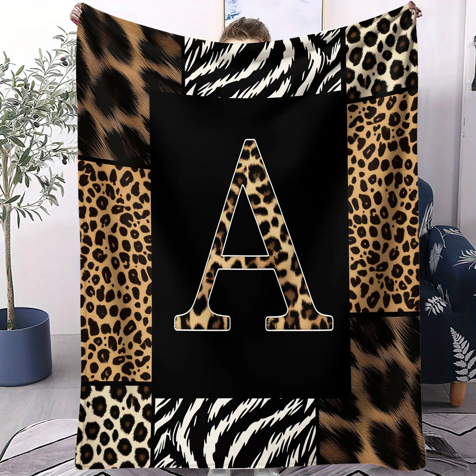 Leopard Print Letter Throw Blanket, Patchwork Leopard Print Monogram Styles, Soft Warm Skin-Friendly Lightweight, Flannel Cozy Blanket, Decorative Blanket, Flannel Travel Blanket, Flannel Fleece Blanket for Couch Bed Sofa, Ideal Gift Choice