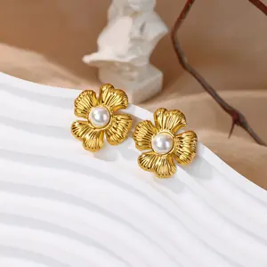 1 Pair Large Statement Imitation Pearl Flower Earrings for Women - Bohemian Y2K 5-Petal Floral Design, Golden-Tone Stainless Steel, Everyday Wedding Party Jewelry, Affordable Luxury Ear Studs, Earrings For Women Stylish, Unique Earrings