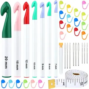 7 Sizes Large Crochet Hooks Set, 7mm-20mm Huge Crochet Hooks for Chunky Yarn, Ergonomic Crochet Needles with Big-Eye Blunt Needles Crochet Accessions for DIY Craft Carpets