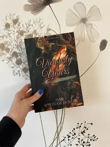 Viciously Yours by Jamie Applegate Hunter, signed hardcover