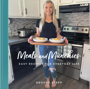 Meals & Munchies - A Cookbook by Meals and Munchies - Hardcover