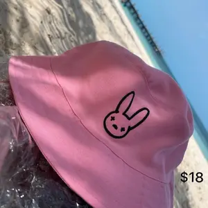 Benito / Conejo malo embroidered bucket hat