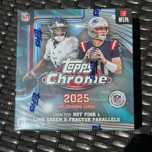 2025 TOPPS CHROME FOOTBALL MEGA BOX PACK (6CARDS)