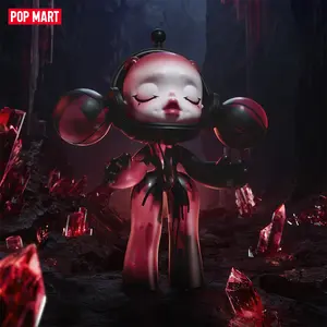 POP MART MEGA α SKULLPANDA 400% Red Crystal