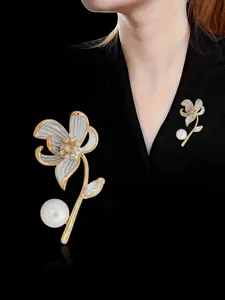 Elegant Rhinestone Lotus Brooch, Flower Brooch, High-End Fashion Accessory, Sophisticated Design, Perfect for Special Occasions, Durable Metal Pins