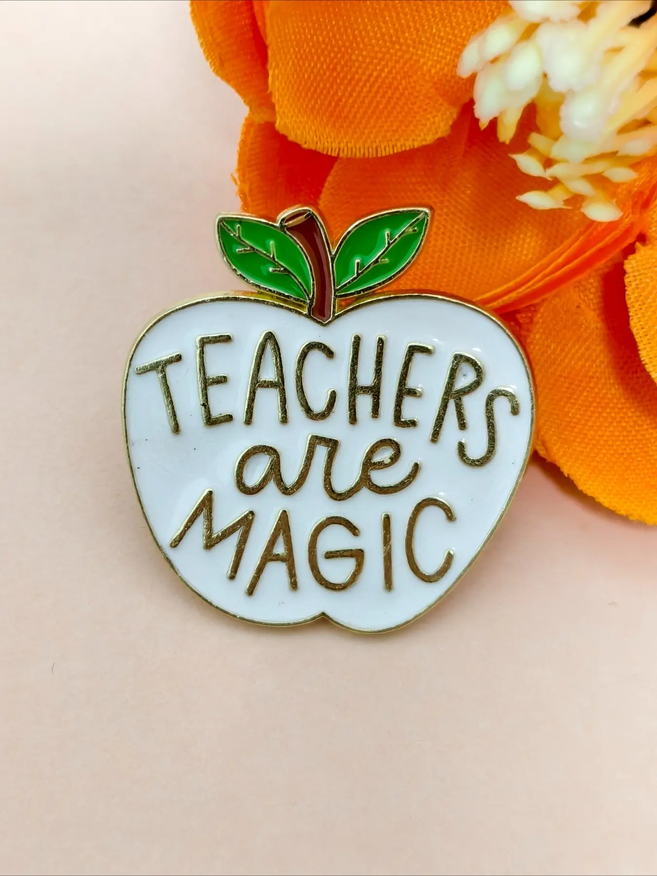 'Teachers Are Magic' Apple Enamel Pin Teacher Appreciation Brooch White Apple Lapel Badge Thank You Gift for Teachers