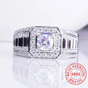 A 925 sterling silver ring set with shiny synthetic zircon can be worn by both men and women with high quality party jewelry