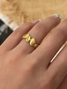 Beach Vacation Style Shell Seashell Stainless Steel Ring, Unique Jewelry Accessory, Perfect for Summer, Durable & Stylish Design