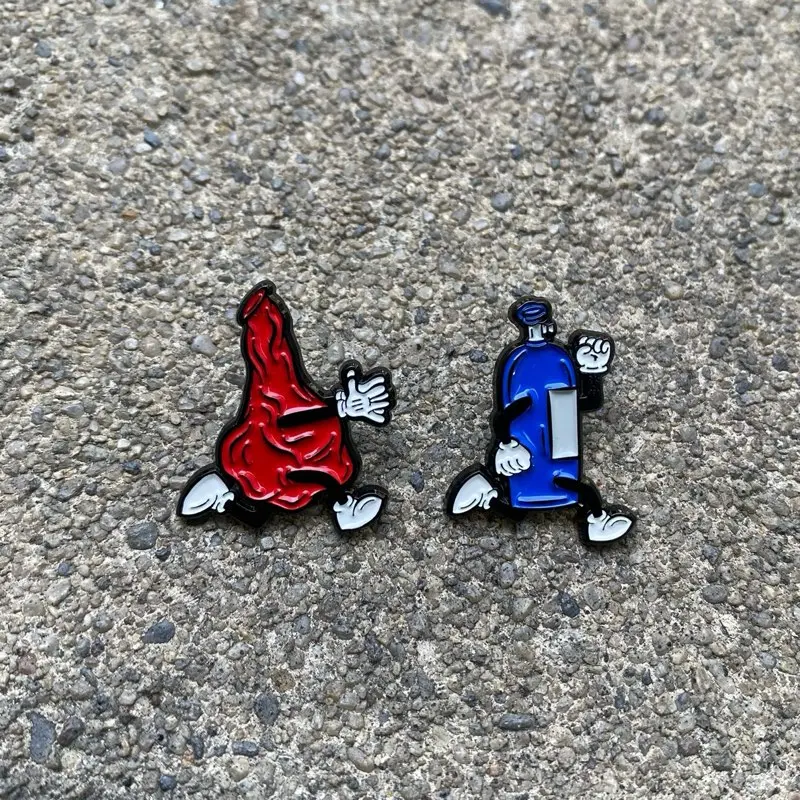 Cartoon balloon / tank pin set (the original) for hats, backpacks , etc.