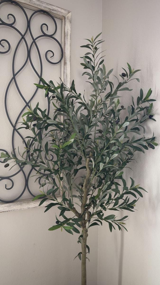 Item: 6FT 863 Leaves 36 Fruits