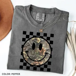 Checkered Camo Happy Face Shirt, Trendy Smiley Graphic Tee, Retro Streetwear T-Shirt, Funny Aesthetic Shirt, Gift for Women Men, Casual Cool Tee