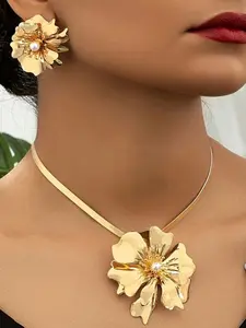 Elegant Metal Flower Snake Bone Chain Necklace Earrings Set, Fashionable Jewelry Set, Women's Party Jewelry, European and American Fashion Accessories