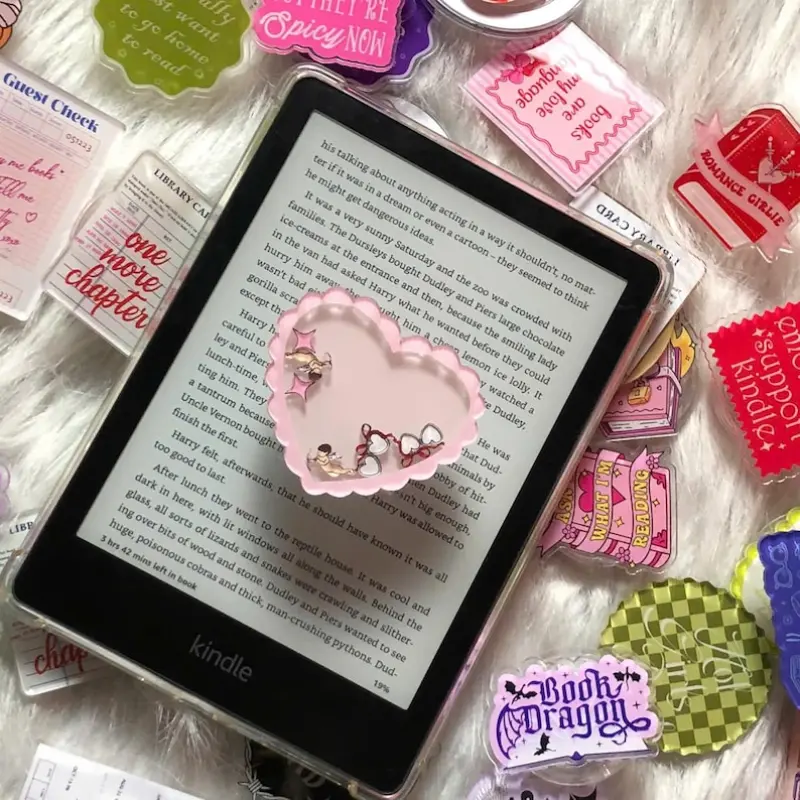 Heart Shaker PhoneGrip, Romance Reader Cute PopSocket, Aesthetic Reader Gift, Kawai Heart Shaker, Book Lover Gift for Her, Booktok Accessory