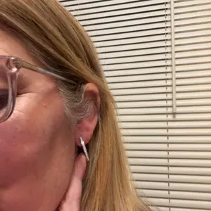 Product Review of Cate & Chloe Bianca 18k White Gold Plated 25mm Hoop Earrings for Women – 34 Simulated Diamond Crystal Hoops – Hypoallergenic, Lead & Nickel Free Lightweight Earrings with Secure Latch Back – Premium Gift Box Included, American Owned Brand from ❌**❌