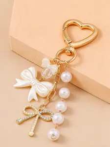 A stylish three-dimensional heart keychain, suitable for everyday wear, vacation dates, and other occasions, and also a delightful and exquisite little gift.