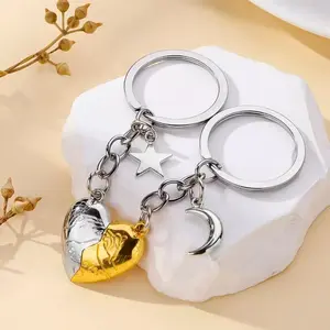 Magnetic Heart Keychain, Eternal Love Star and Moon Keychain, Perfect Gift for Couples and Families, Unique and Meaningful Souvenir
