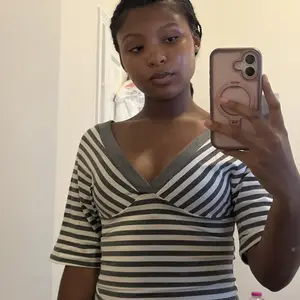 Striped V-Neck Wrap Top, Form-Fitting Puff Sleeve Y2K Crop Blouse, Stylish and Comfortable Fashion Piece for Everyday Wear
