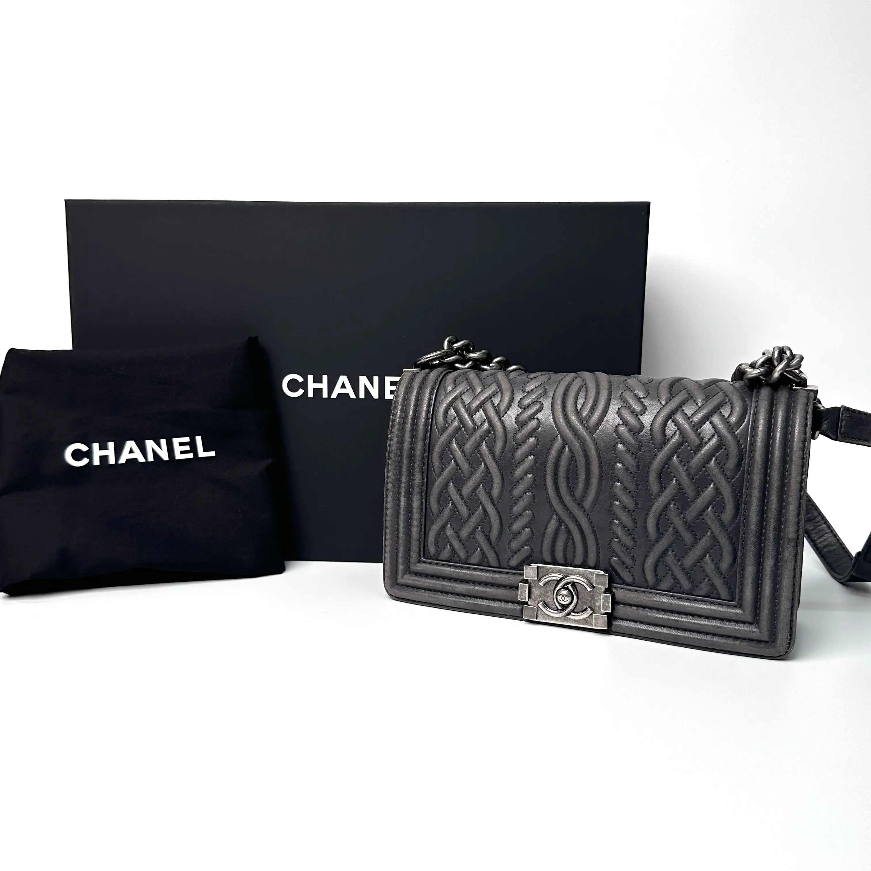 Pre-owned CHANEL Boy Bag Charcoal Grey Vintage Matte Leather Embossed Woven Medium Boy Bag Limited Edition 2013 2014 Base Length Approx 25cm Item No.:N23315113